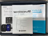 スマートキーは鍵をバッグに入れたままでもドアロックの開閉やエンジンのON・OFFができます。夜間や雨の日も鍵を探さなくて良いので便利です。