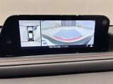 パノラミックビューモニター付きです。車両を上から見たような映像をディスプレイオーディオ画面に表示。運転席からの目視だけでは見にくい、車両周辺の状況をリアルタイムでしっかり確認できます。