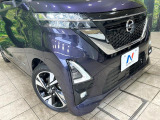 【LEDヘッドライト】悪天候や夜間走行時も良好な視界を確保し安心して運転できる高輝度LEDヘッドライトを装備!点灯速度が早く、消費電力も抑えられています。