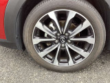 タイヤサイズは215/50R18です