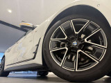 サービスにはドイツ本国と同様に教育と訓練を受け、BMWを知り尽くした「マイスター」が数多く在籍しております。360度による納車前点検整備で、お客様に安心と安全をお届けいたします。