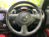 握りやすいステアリングは、運転の楽しさを高めます。操作性も良く、スムーズなハンドリングを実現します。快適なドライビングをサポートします。