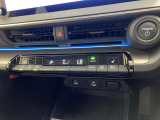 オートエアコンは温度を設定するだけで、自動で風量などを設定してくれます。運転しながら操作も必要ないので、安全性も向上します。