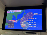 【フリップダウンモニター】大画面モニターで後席でもエンタメをお楽しみいただけます。小さなお子様にも大人気の装備です♪