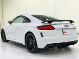 「TT」の生産終了を記念して、「45TFSIクワトロ」をベースに、アウディのプレミアムコンパクトスポーツクーペの限定モデル「ファイナルエディション」を設定(限定200台)。