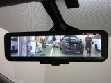 スマートルームミラー付きで後部座席に乗車してても後方がしっかり見れます