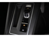 DSGトランスミッション搭載。2つのクラッチを持ち、切れ目のない滑らかな加速を実現します。