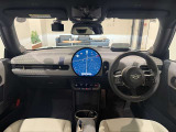 時を経ても深い魅力を放ち続けるMINI。より快適にお乗り頂くために、3つのサポートプログラムをご用意しております。※認定中古車保証は登録日より最長4年間まで延長が可能です。