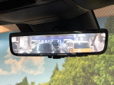 【デジタルインナーミラー】後席の大きな荷物や同乗者で後方が確認しづらい時でも安心!カメラが撮影した車両後方の映像をルームミラー内に表示。クリアな視界で状況の確認が可能です!