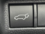 【パワーバックドア】荷物を抱えた状態でもリアゲートの開閉が可能です!お買い物時やアウトドアの際に役立ちますね。