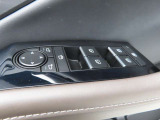 運転席のパワーウインドースイッチ部です。よく触れる場所だからこそ、使用状態があらわれますよね。ぜひこうした所もチェックしてください。