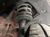 お車を安心してお乗りいただく為には、足回りの定期点検が欠かせません。サービスサポート(有償保証)では無料点検もご提供しており、安心のカーライフをお過ごしいただけるサポート体制が整っています。