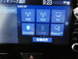 ディスプレイオーディオを装備。スマホとクルマをつなぐことで、これまでのナビに加えて、いろいろなサービスが楽しめます。
