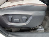 パワーシート搭載。微妙な調整が手軽にでき、ピッタリの最適なポジションで運転することが可能です。