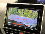 【バックカメラ】駐車時に後方がリアルタイム映像で確認できます。大型商業施設や立体駐車場での駐車時や、夜間のバック時に大活躍!運転スキルに関わらず、今や必須となった装備のひとつです!