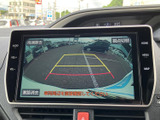 後方の状況を画面で確認できるので、狭い場所での駐車や車庫入れが楽になります。安全な運転をサポートしてくれる頼もしい機能です。