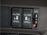 ◆両側電動スライドドア◆狭い駐車場でも乗り降りが楽々♪お子様が隣の車にドアを当ててしまう心配もございません!小さなお子様連れの方もこれで安心。