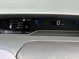セレナのスピードメーターです。 左側のディスプレイにはお車の情報を表示してくれます。