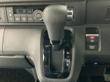 オートマチックシフトレバーは、手になじみ操作しやすい形状で安全運転にもつながります♪