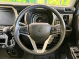 インテリアに合わせたデザインのステアリングは、運転される方のことも考え、運転しやすい形状、大きさです。是非一度、実際に触ってお確かめください。
