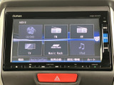 多様なソースに対応し、お好みの音楽を存分にお楽しみいただけます。長距離ドライブも、お気に入りの音楽で快適に過ごせます。