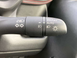 インテリジェントオートライトシステム。ハイビームアシストは前方用察知カメラで、対向車のライト、道路周辺の明るさを察知。手動で切り替えるわずらしさを軽減します。