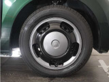 ◆純正ホイール装着車◆シンプルなデザインのホイールキャップ付きです。