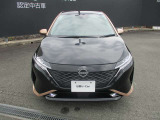 LEDヘッドライトは、本当に明るくて安全です。暗い夜道からお客様を守ってくれます。運転しやすいですし、黄色いハロゲンライトと見比べてください。