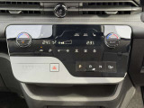 エアコンは運転席・助手席別々に温度調節が出来ます♪『左右独立温度調節』機能付きオートエアコン☆