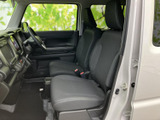 運転に必要な情報を一目で確認できる、見やすいメーターパネル。安全運転をサポートする機能も充実しています。