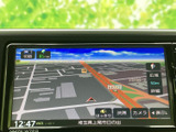 高精細な地図表示で、目的地まで迷わず辿り着けます。渋滞情報やルート検索機能も充実しており、スムーズな移動をサポートします。遠出も安心ですね。