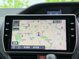 高精細な地図表示で、目的地までスムーズに案内してくれます。運転に集中しながら、安心してドライブを楽しめますね。