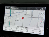見やすい大型画面の純正ナビを装着。視認性に優れ、目的地設定やドライブ情報の確認もスムーズに行えます。