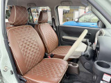 運転席シート廻りは使用感も少なく、良好な状態となっています。前オーナー様が丁寧に使っていたことがよくわかりますね。