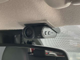 【ドライブレコーダー搭載車!】 前方と車内と後方を録画できるドライブレコーダーも装着されていますので安心して快適なドライブが楽しめますね。