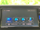 お好みの音楽やラジオを、クリアな音質でお楽しみいただけます。様々なソースに対応し、快適なドライブ空間を演出します。長距離運転も飽きさせません。