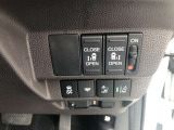 両側パワースライドドアは運転席からも操作可能。送り迎えもおまかせ。