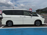 両側電動スライドドア車です。