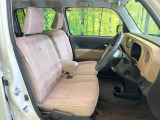 運転席シート廻りは使用感も少なく、良好な状態となっています。丁寧に使われていたことがよくわかりますね。