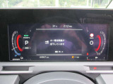 メーター中央に、様々な車両情報を表示してくれる、ディスプレイがついています。