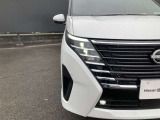 LEDヘッドランプを装備しておりますので、暗い道でも明るく照らしてくれるので安心して夜道やトンネルを運転できますよ!
