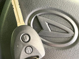 【キーレス】少し離れた場所からでもボタン一つでドアの開錠・施錠ができるのでとっても便利!ドアの鍵穴周りに傷をつけることもありません♪