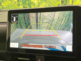 【バックカメラ】駐車時に後方がリアルタイム映像で確認できます。大型商業施設や立体駐車場での駐車時や、夜間のバック時に大活躍!運転スキルに関わらず、今や必須となった装備のひとつです!
