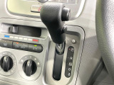 インパネシフトならハンドルからの移動距離が短く操作もスムーズ!また、足元が広くなりすっきりしますので、大柄な方でも快適にお過ごしいただけます。