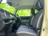 運転席周りは、使い勝手が良く、操作も簡単に行えます。必要な情報が視認しやすく、安全運転をサポートします。快適なドライブを。