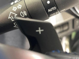 【パドルシフト】ハンドルから手を離さずに素早くシフトアップ&ダウンができるので、エンジンブレーキを使う下り坂や高速道路の合流で加速したい場面で役立ちます。