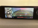 駐車時は、ガイドラインによりスムーズな駐車をサポートしてくれます。