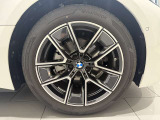 サービスにはドイツ本国と同様に教育と訓練を受け、BMWを知り尽くした「マイスター」が数多く在籍しております。360度による納車前点検整備で、お客様に安心と安全をお届けいたします。