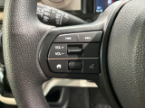 ステアリングにオーディオ操作スイッチが付いています。オーディオ画面に直接タッチしなくても操作が出来ますので、運転に集中できます。
