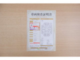 【車両検査証明書】店頭にて、クルマの状態が一目で分かる査証明書を公開中。トヨタ認定検査員が厳しく検査し、状態を点数と図解で表示しています。修復歴はもちろん、傷やヘコミの箇所や程度がご確認いただけます。